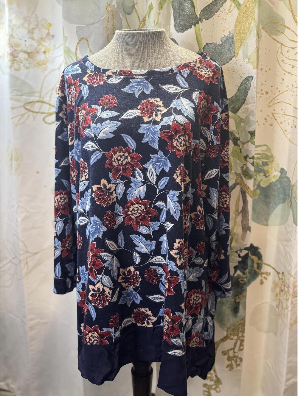 Ruby Rd. Petite Large Floral Pattern Long Sleeve Tunic Top - Picture 2 of 7